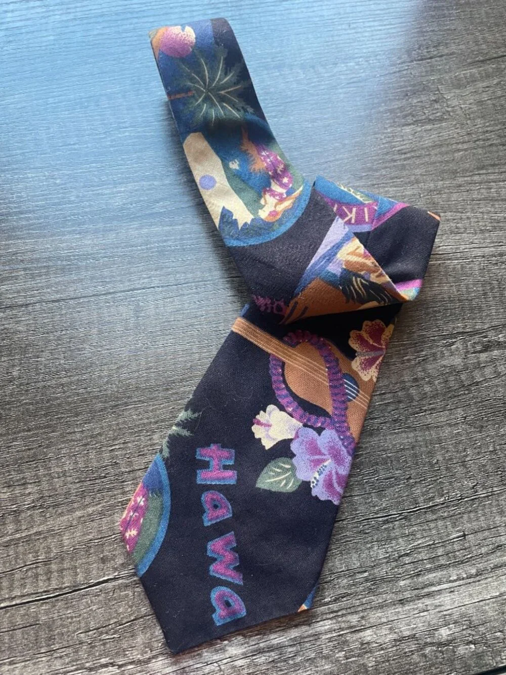 Vintage Hilo Hattie “Island Postcard” Hawaiian Necktie – Made in Hawaii floral